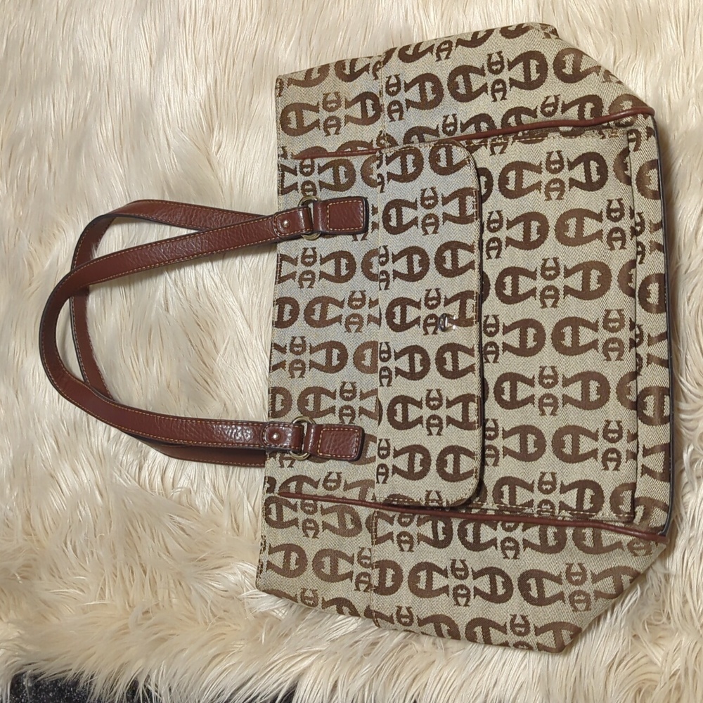 Beautiful ETIENNE Aigner purse bag tote